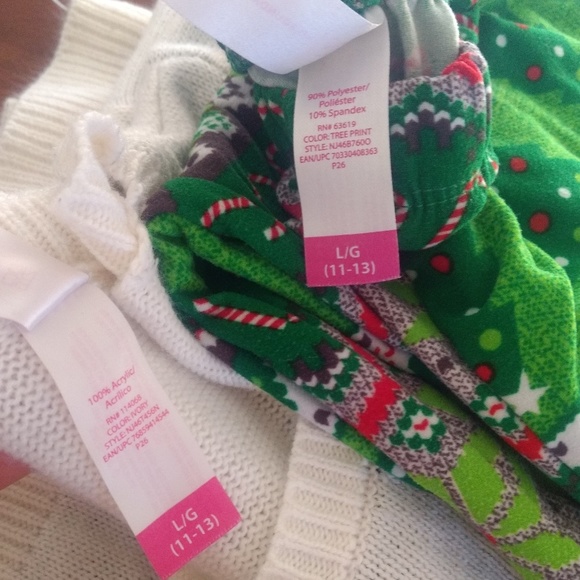 Leggings & Christmas Sweater Bundle No Boundaries - Picture 7 of 7